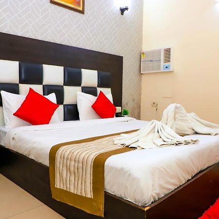 Hotel Global Inn By Quality Inn Új-Delhi Kültér fotó