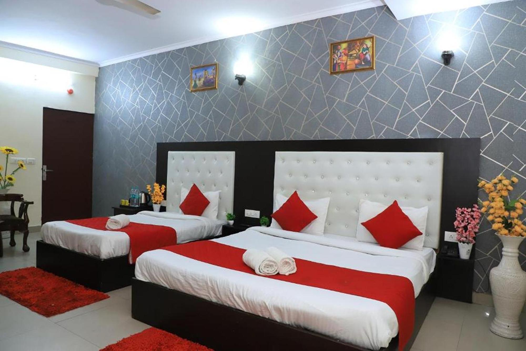 Hotel Global Inn By Quality Inn Új-Delhi Kültér fotó