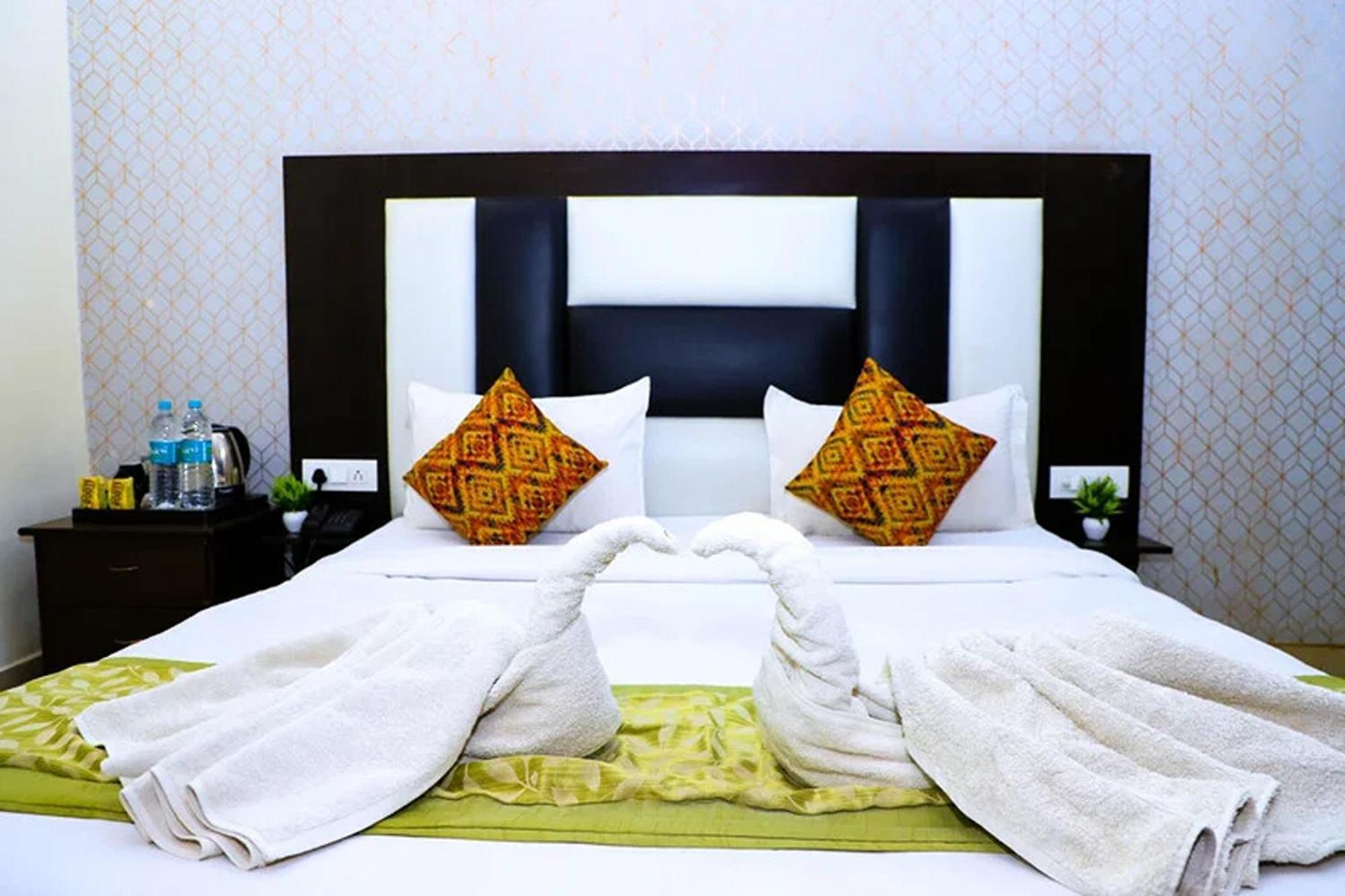Hotel Global Inn By Quality Inn Új-Delhi Kültér fotó
