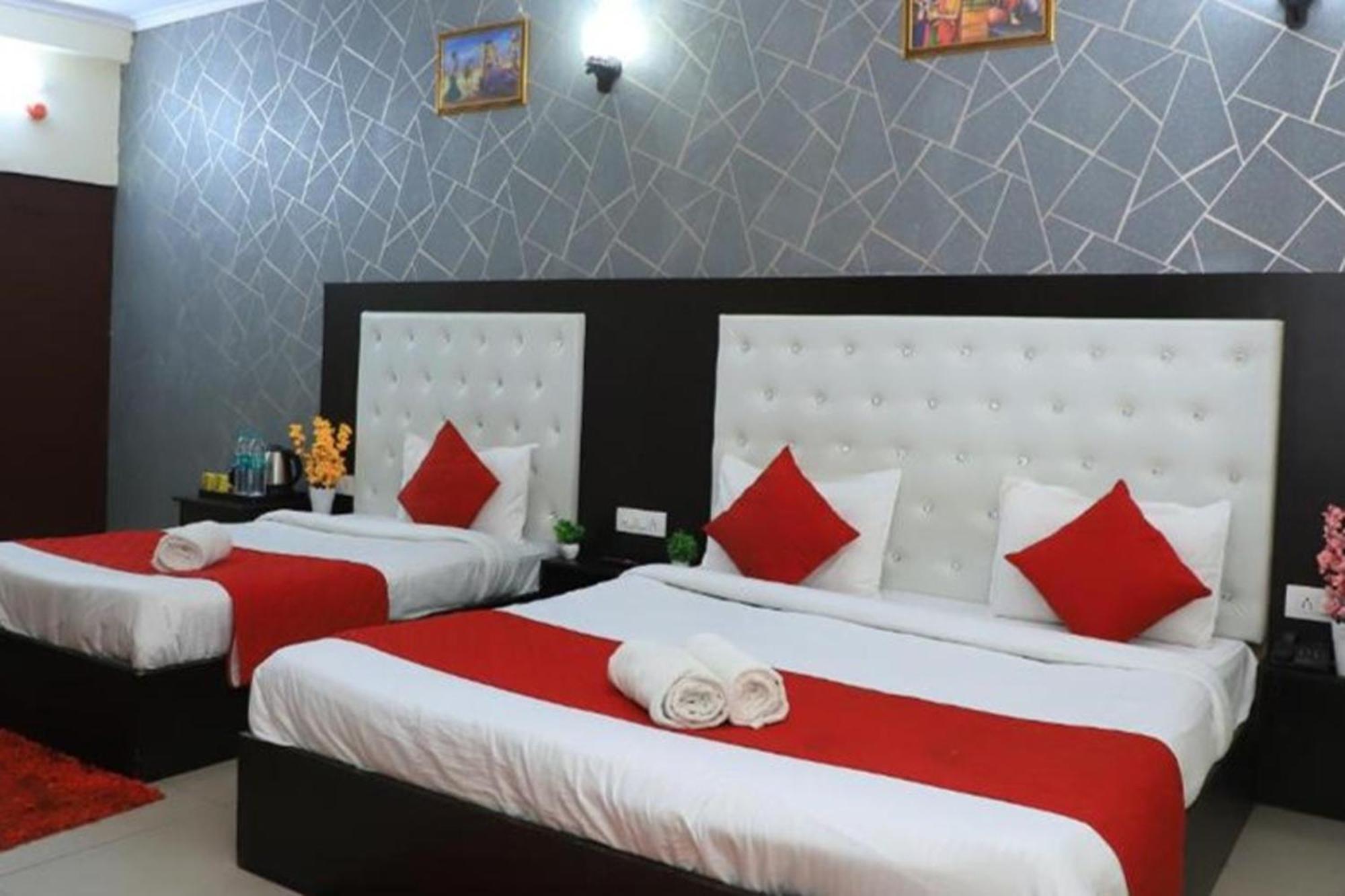 Hotel Global Inn By Quality Inn Új-Delhi Kültér fotó