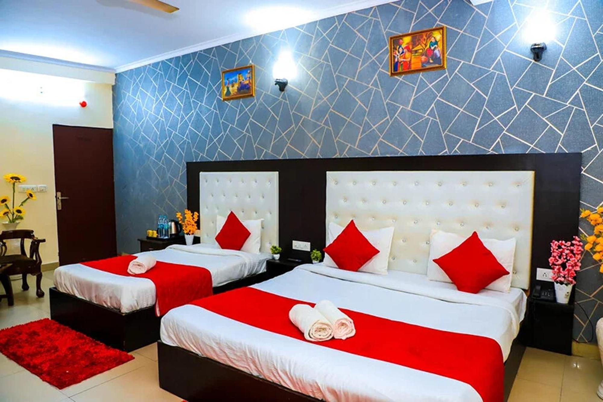 Hotel Global Inn By Quality Inn Új-Delhi Kültér fotó