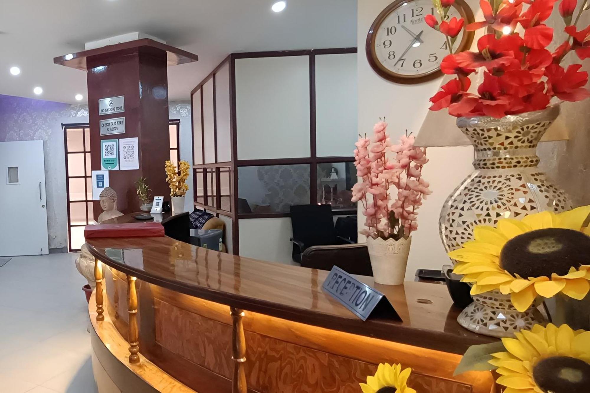 Hotel Global Inn By Quality Inn Új-Delhi Kültér fotó