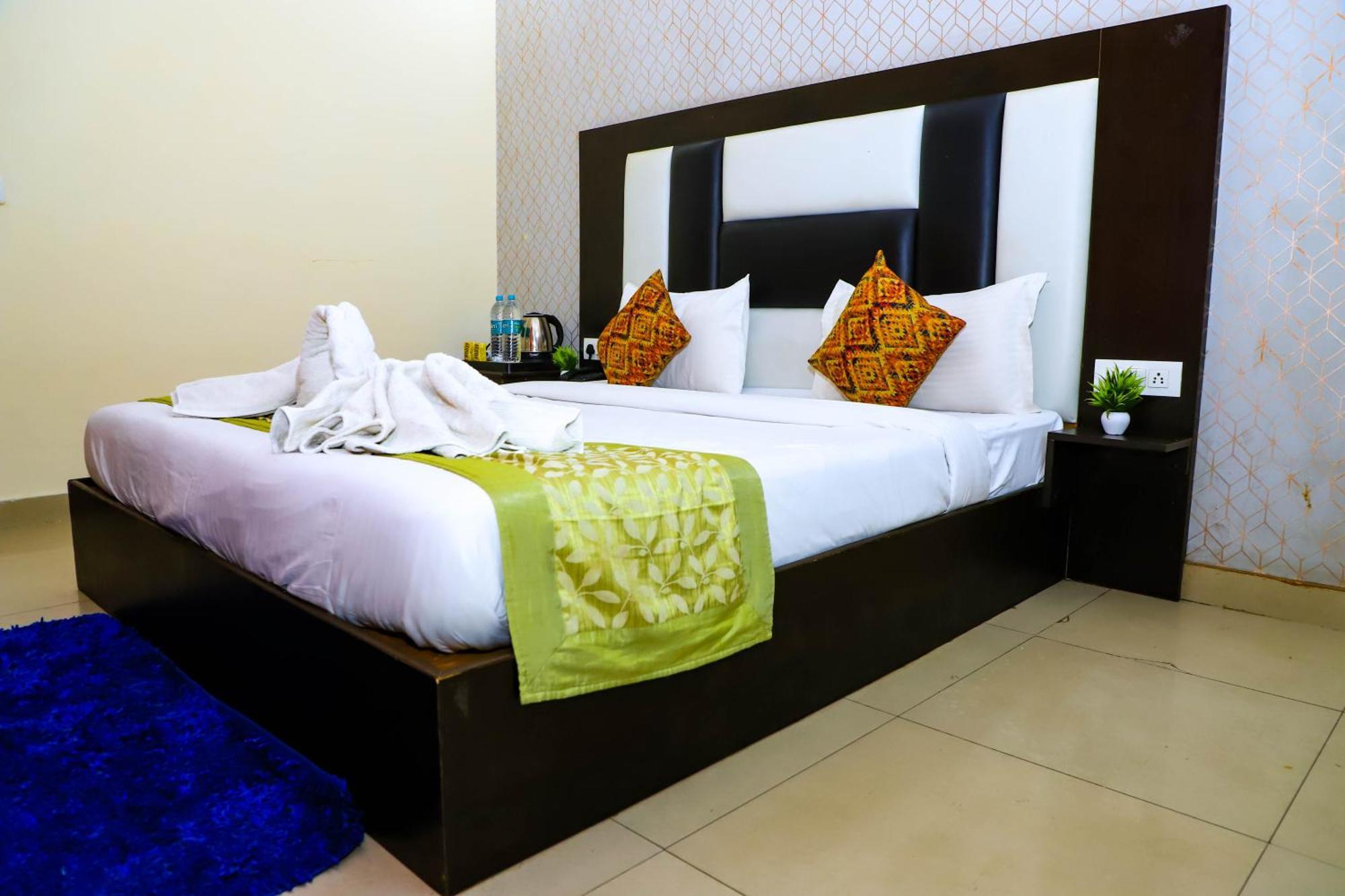 Hotel Global Inn By Quality Inn Új-Delhi Kültér fotó
