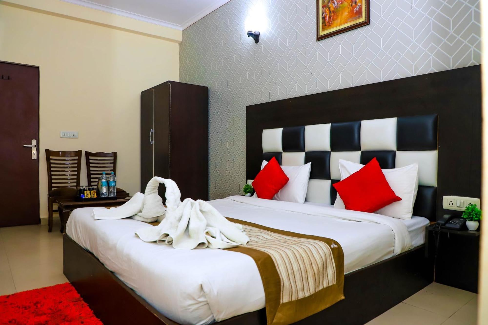 Hotel Global Inn By Quality Inn Új-Delhi Kültér fotó
