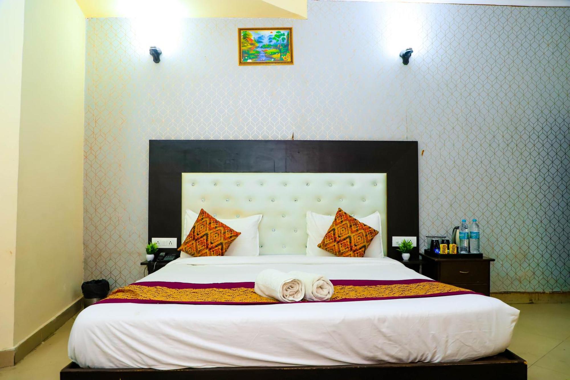 Hotel Global Inn By Quality Inn Új-Delhi Kültér fotó